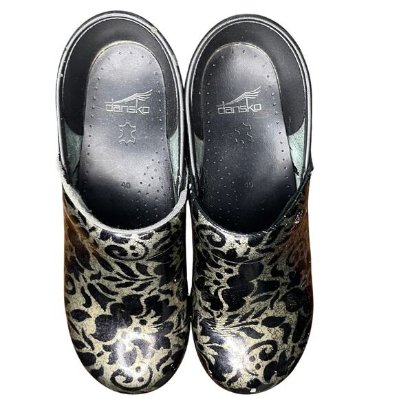 Dansko sz 40 Black & Silver floral Slip on Clogs Leather Pantent Comfort Shoes - Picture 2 of 6